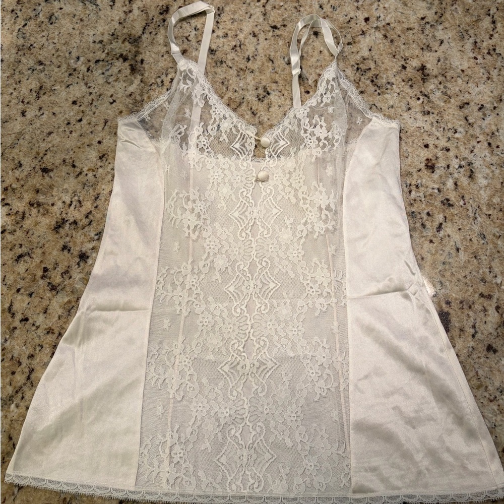 Vintage Vanity Fair Lace Panel Chemise in Cream - Picture 4 of 9